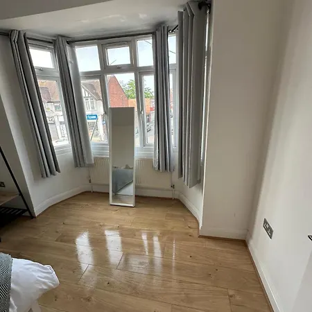 Central & Cozy 3Br Apt - High Chair - Free Parking London Exterior photo