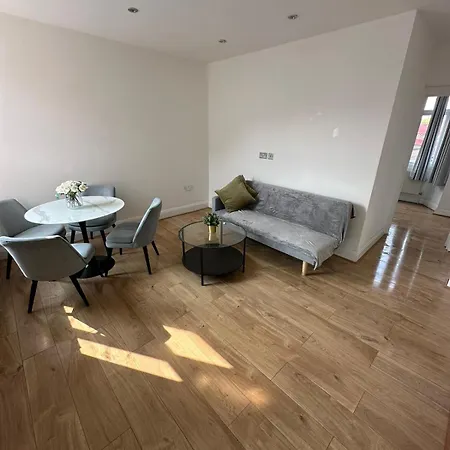 Central & Cozy 3Br Apt - High Chair - Free Parking London Exterior photo