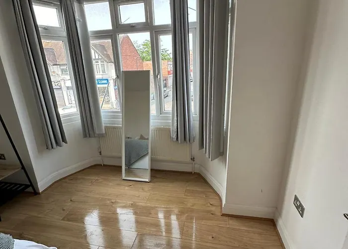 Central & Cozy 3Br Apt - High Chair - Free Parking