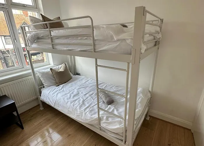 Central & Cozy 3Br Apt - High Chair - Free Parking